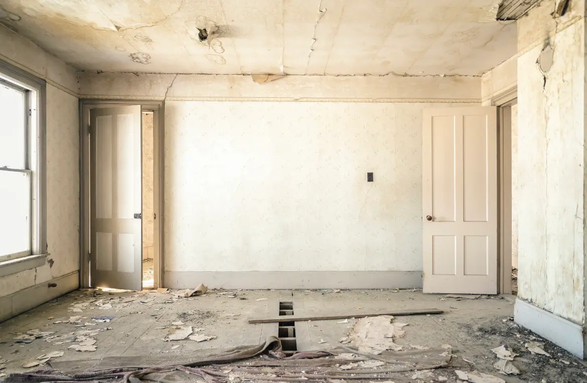 Waste disposal crew managing a cleanout project in Rialto